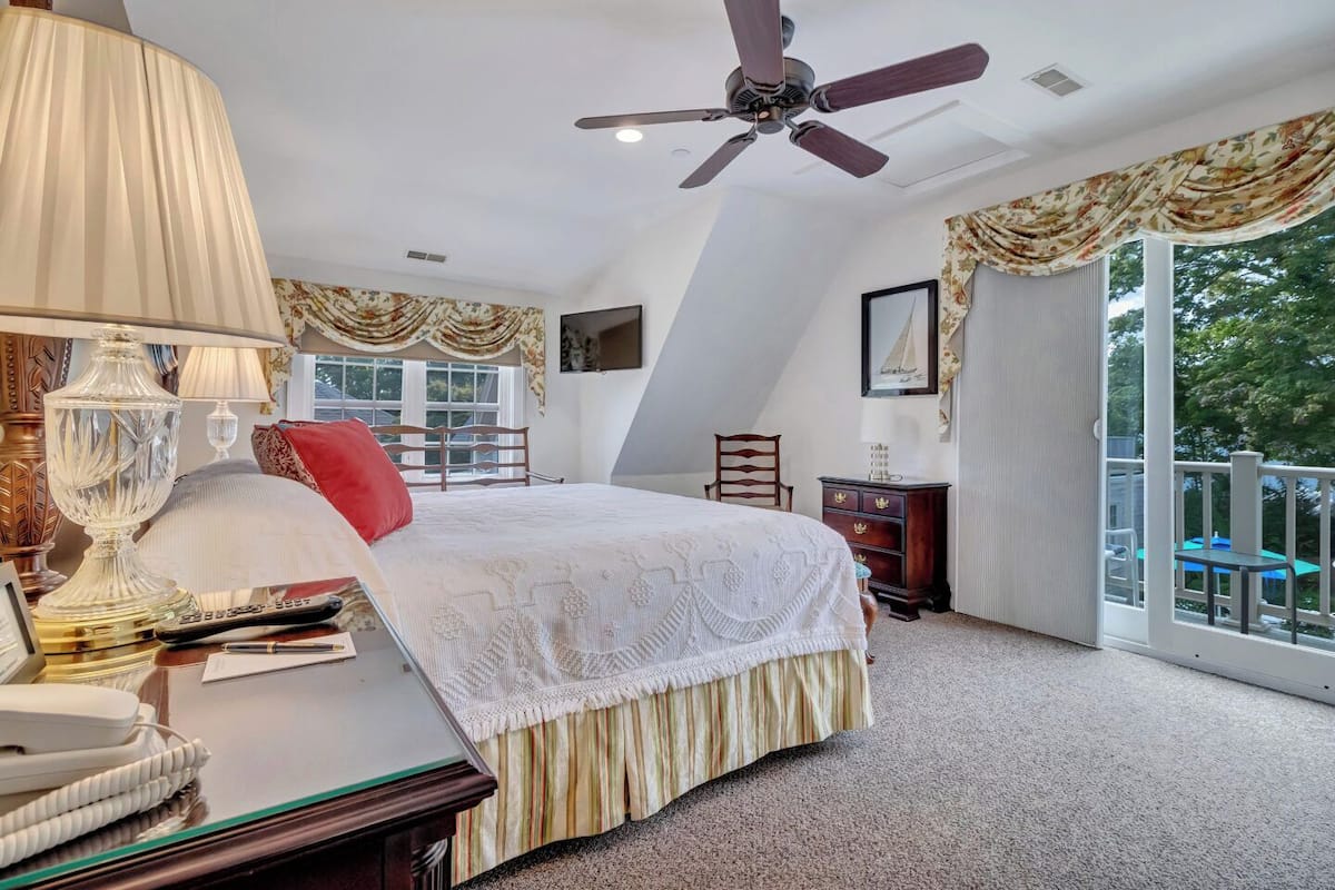 Suite 2 Bedrooms, 2 Bathrooms