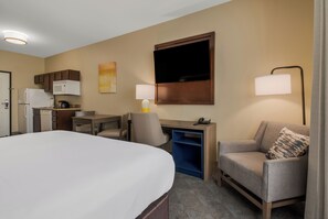 Standard Room, 1 King Bed, Non Smoking | Private kitchen | Full-size fridge, microwave, stovetop, dishwasher - Comfort Inn & Suites Barnesville - Frackville (Barnesville)