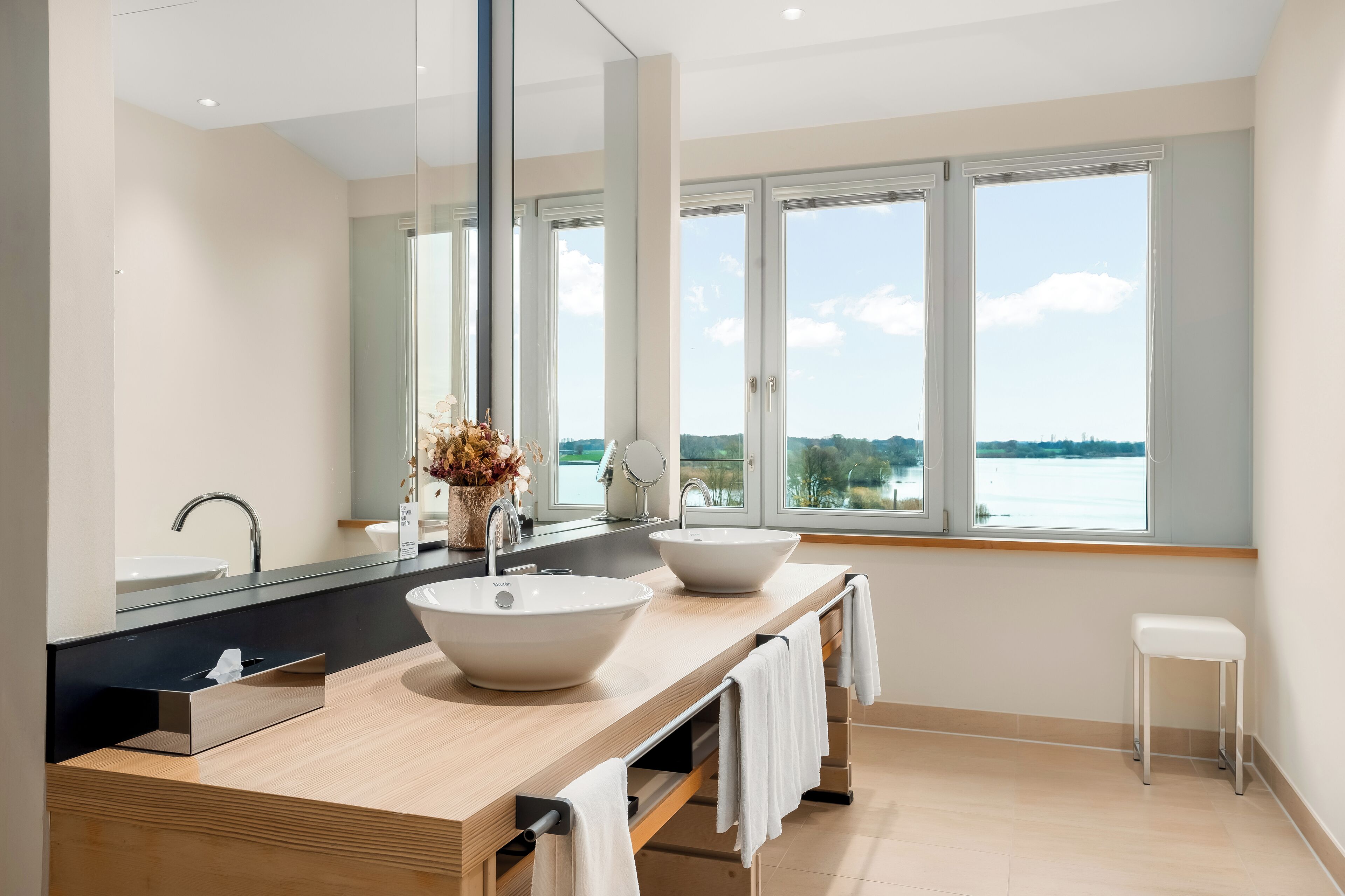 suite, harbour view | bathroom | free toiletries, hair dryer, bathrobes, slippers