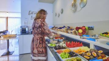 Bao gồm bữa sáng buffet hàng ngày