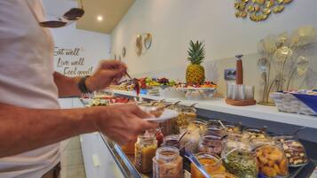 Free daily buffet breakfast