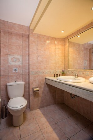 Hair dryer, towels - Royal Apart Hotel (Rhodes)