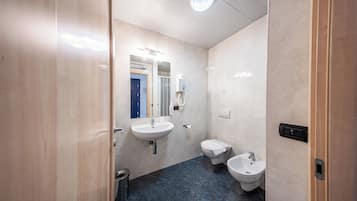 Shower, rainfall showerhead, free toiletries, hair dryer