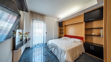 Suite (Hotel) | Daunenbettdecken, Schreibtisch, laptopgeeigneter Arbeitsplatz