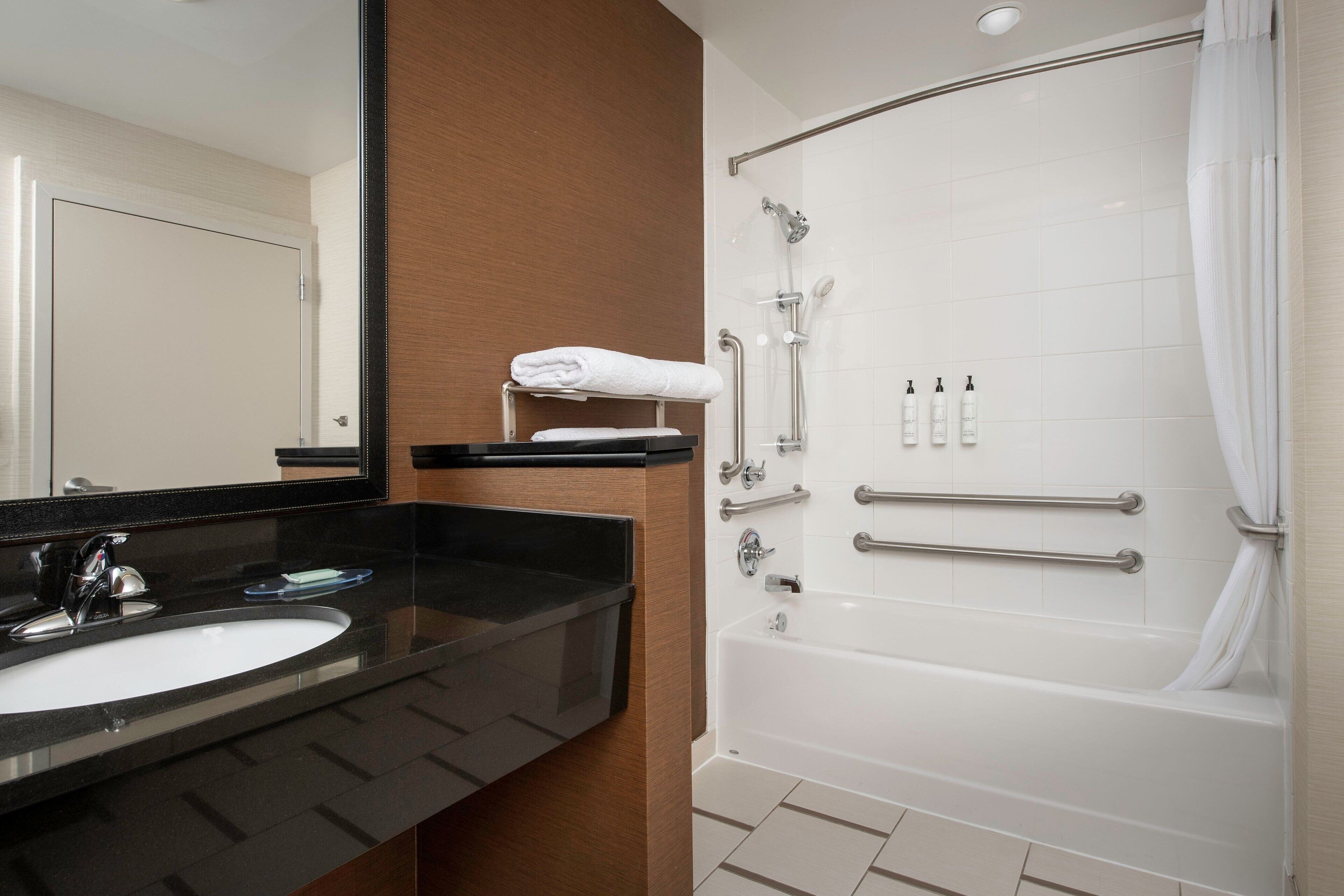 combined shower/bathtub, free toiletries, hair dryer, towels