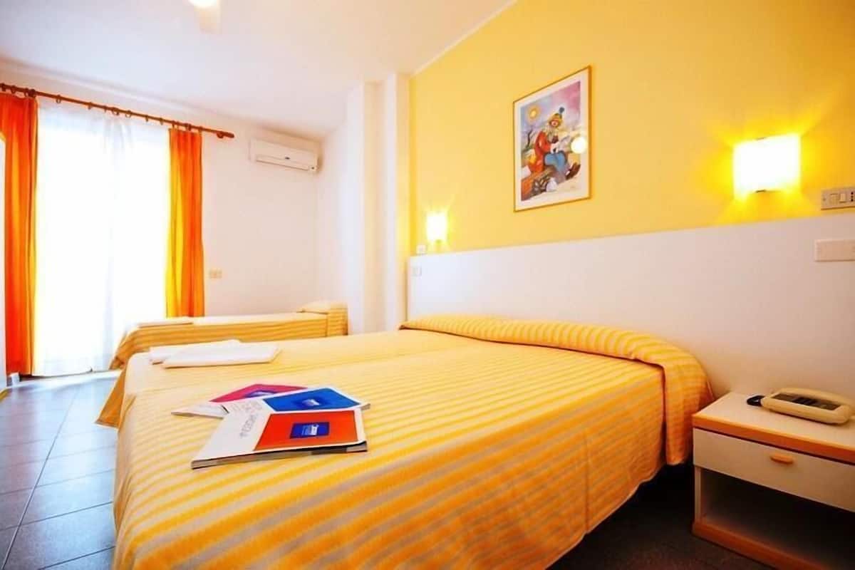 Cots/infant beds