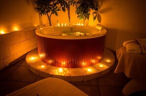 Badstue, boblebad, dampbad, tyrkisk bad/hamam og kroppsbehandlinger