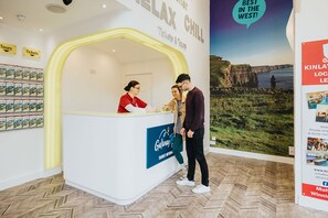 Reception - Kinlay Hostel Galway (Galway)