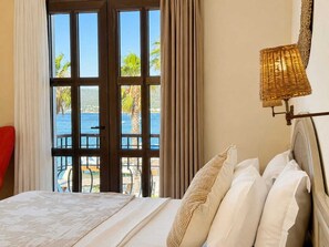 Quarto casal standard, 1 cama Queen, vista para o mar | Frigobar, cofres nos quartos, Wi-Fi de cortesia, roupa de cama