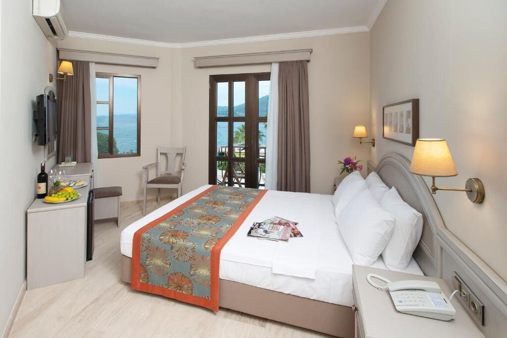 Chambre classique double | Minibar, coffre-fort, accès au Wi-Fi (inclus), literie fournie