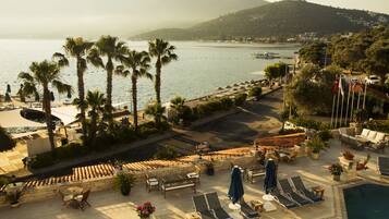 Familie vierpersoonskamer, 2 slaapkamers, uitzicht op zee | Uitzicht op het water