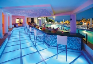 Bar im Pool