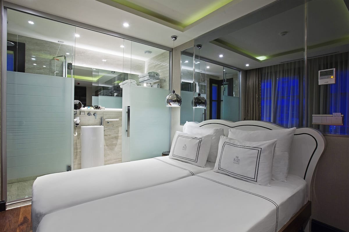 Phòng Tiêu chuẩn | Bộ đồ giường cao cấp, nệm Tempur-Pedic, minibar
