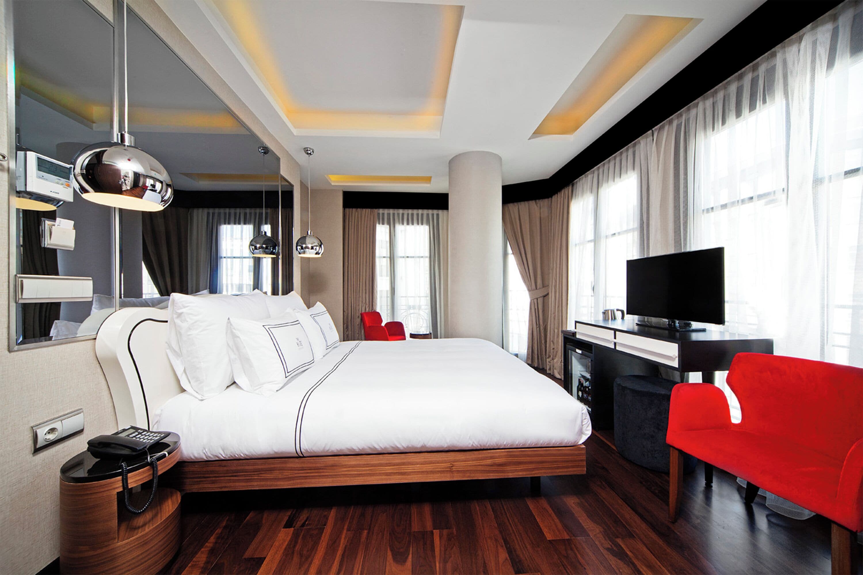 Family Suite | Premium bedding, Tempur-Pedic beds, minibar, in-room safe