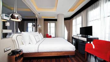 Suite familiar | Ropa de cama de alta calidad, camas Tempur-Pedic y minibar