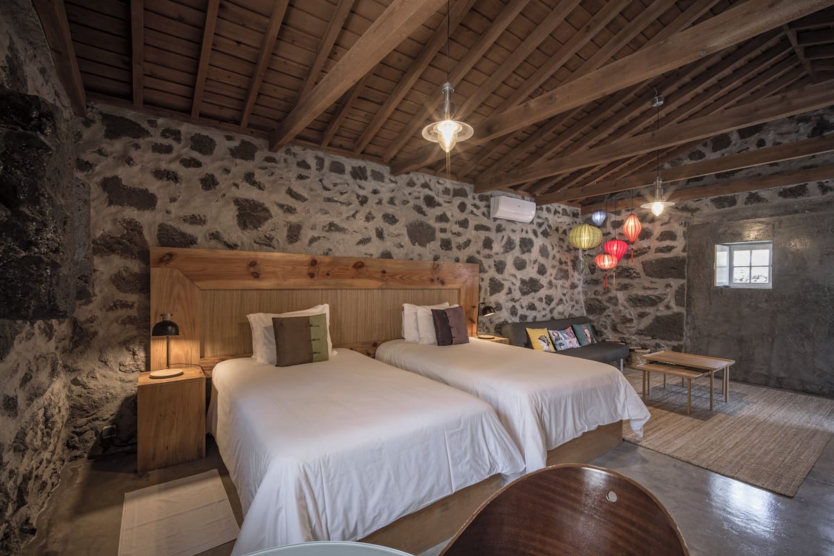 Habitación estándar con 2 camas individuales | Ropa de cama de alta calidad y caja de seguridad en la habitación