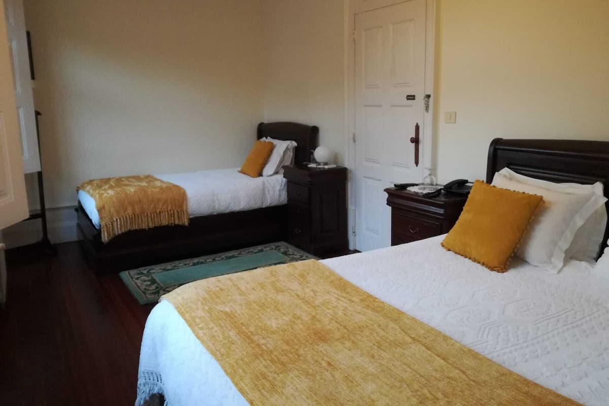 Chambre Triple | Chambres insonorisées, draps fournis