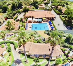 Seasonal outdoor pool, pool umbrellas, sun loungers - Residence Alithai (Portoferraio)
