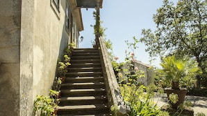 A stone staircase leading up to a building with a tiled roof. - Quinta de São Caetano (Viseu)