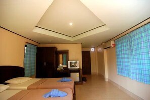 客房 | 客房內保險箱、書桌、免費無線上網