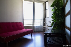 Lobby sitting area - Altura Suites (Santiago)