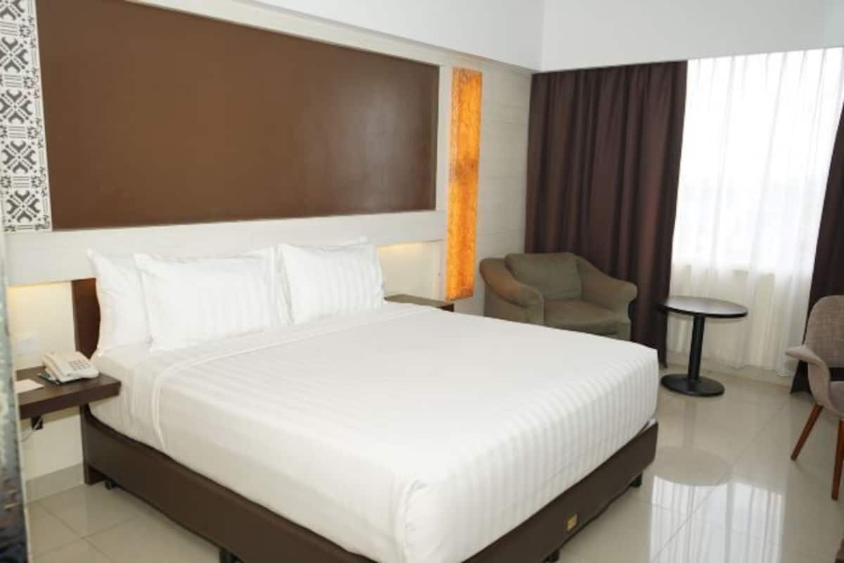 Minibar, in-room safe, desk, soundproofing