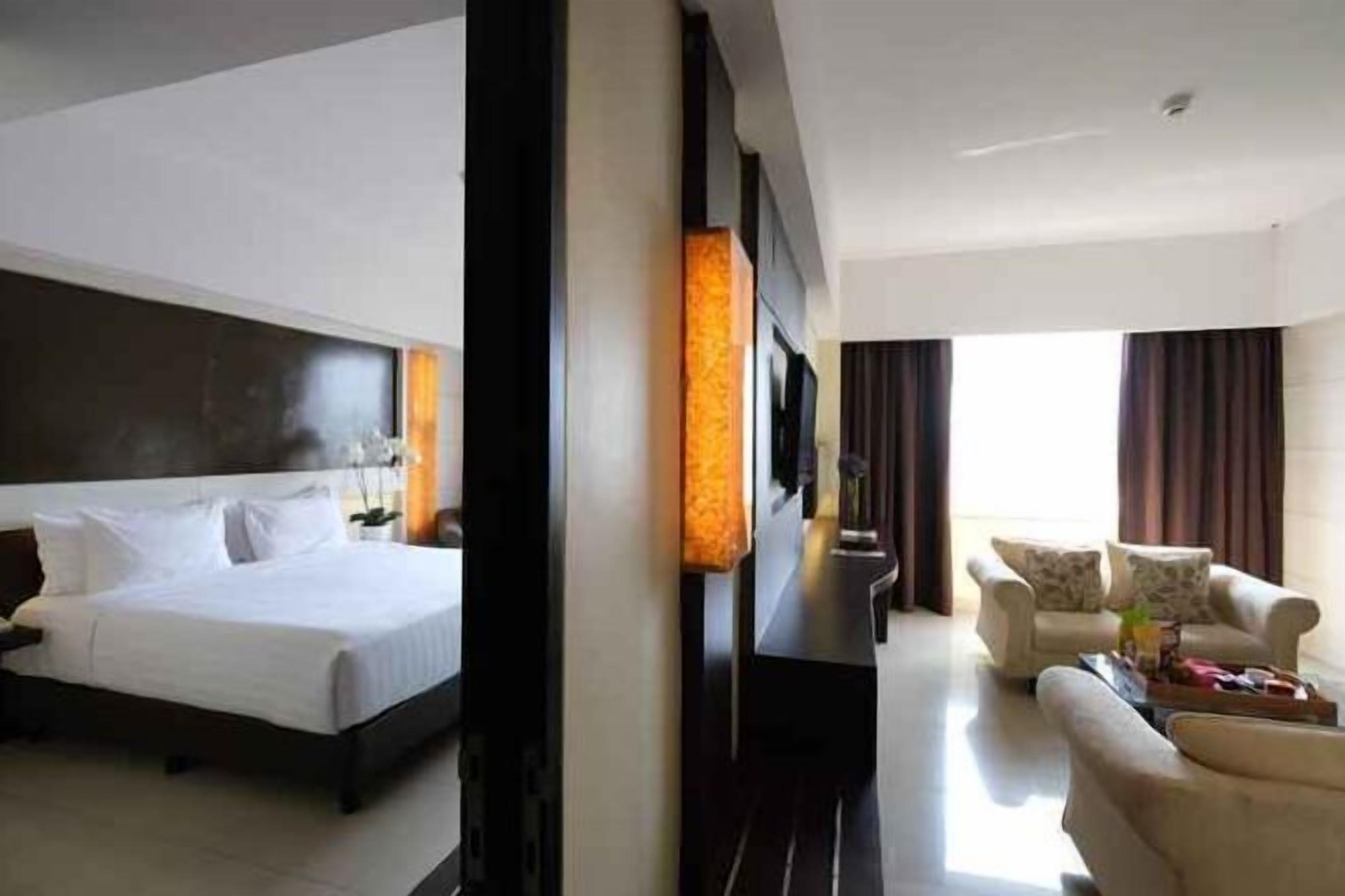 Minibar, in-room safe, desk, soundproofing