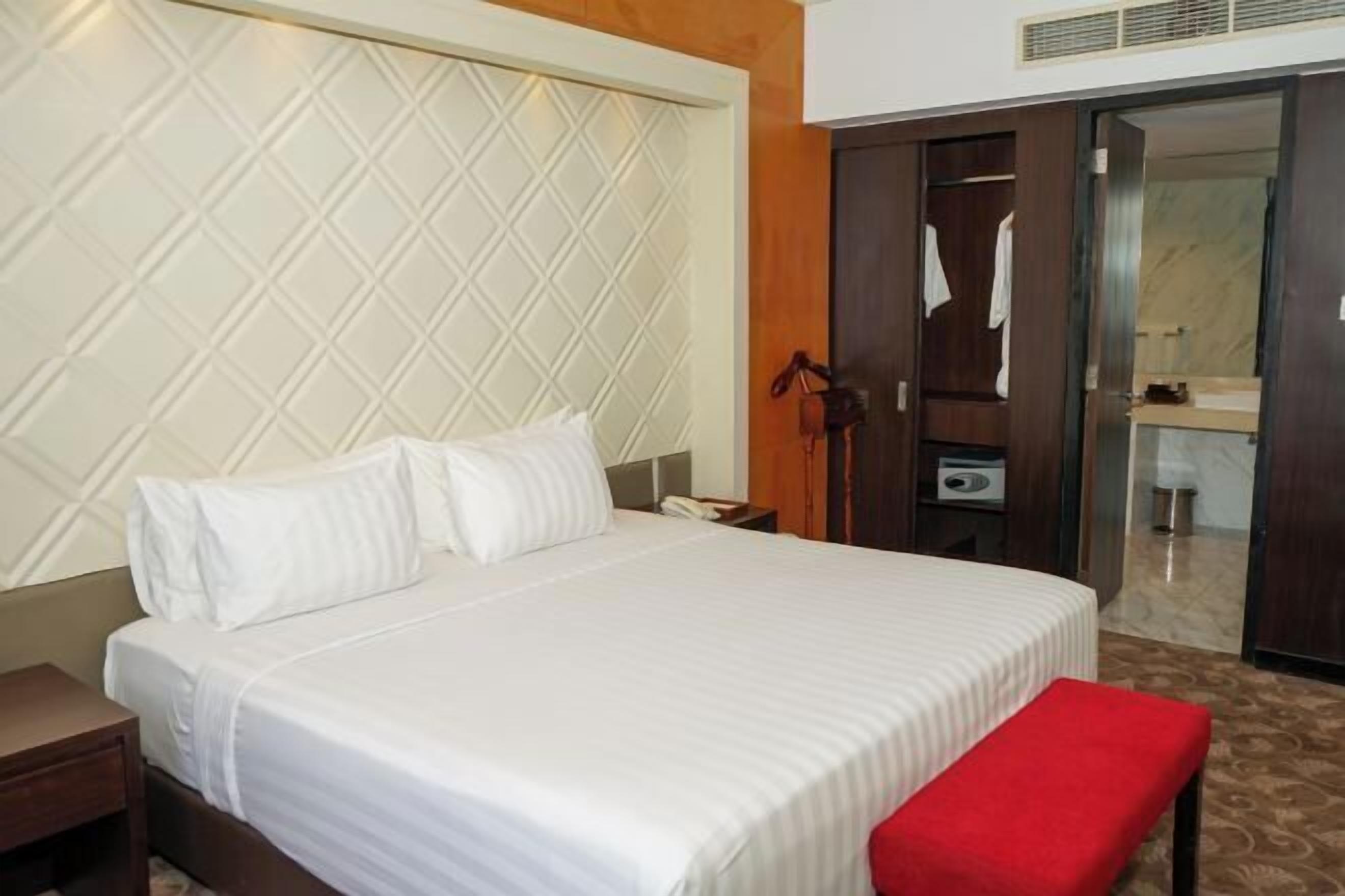 Minibar, Zimmersafe, Schreibtisch, schallisolierte Zimmer