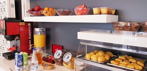 Daily buffet breakfast (EUR 7 per person) - Hotel Olympia (Rethymno)