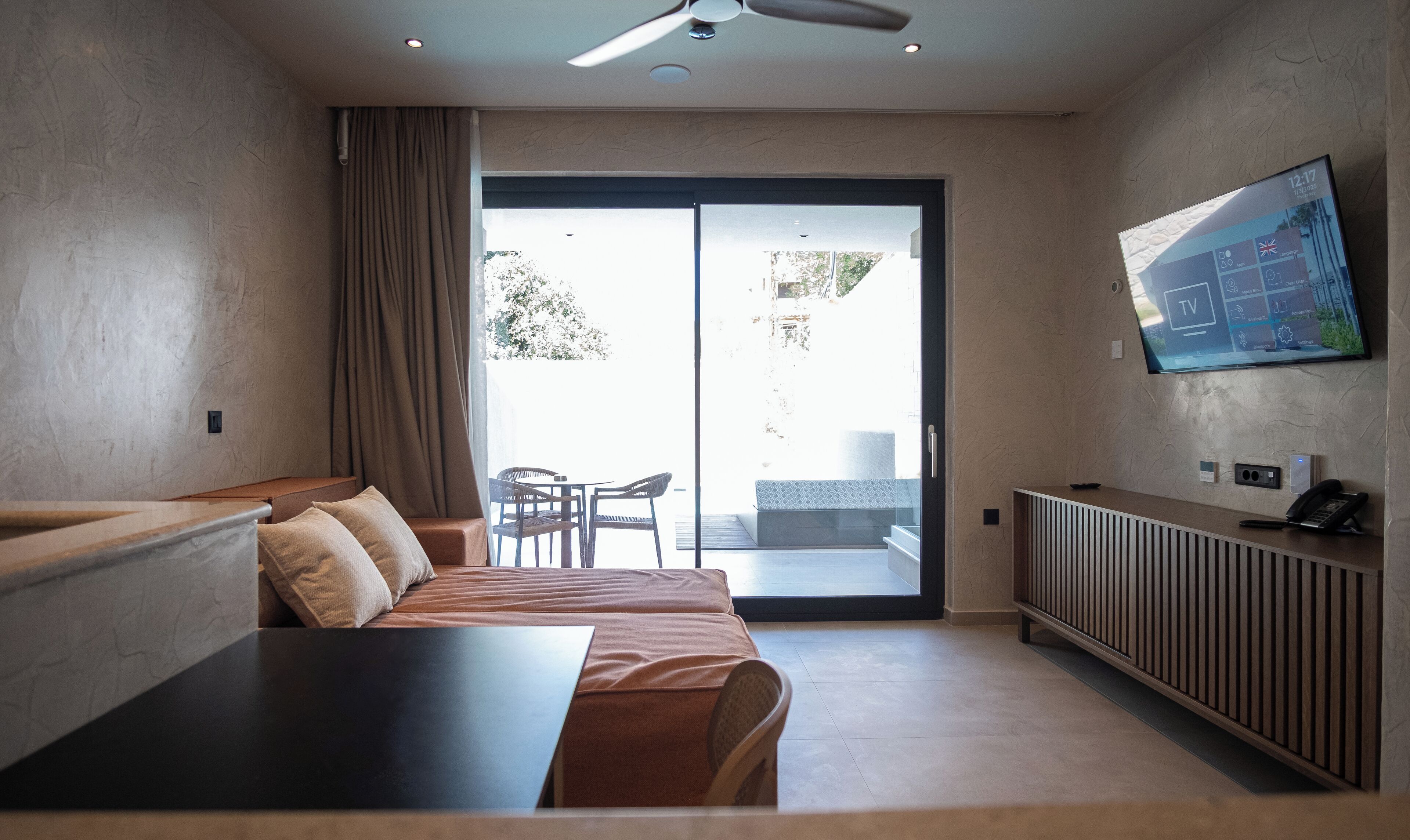 Signature Suite, Private Pool | Living area