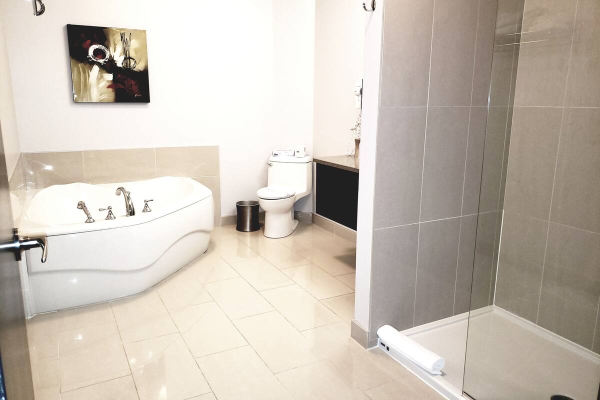 luxury suite, 1 king bed, river view | private spa tub