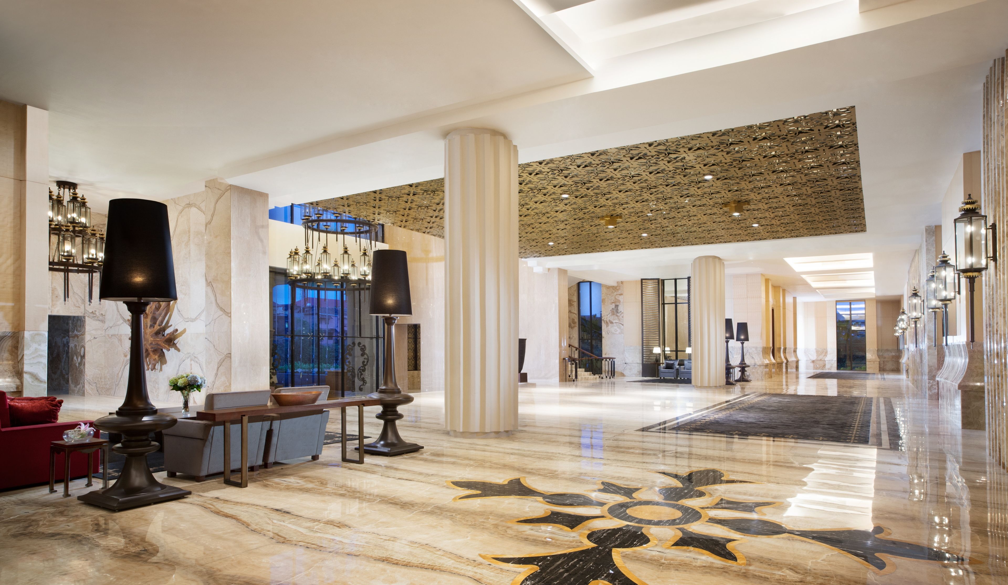 2 bars/lounges, lobby lounge