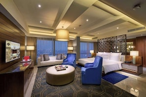 Premium bedding, free minibar, in-room safe, desk - Hotel Tentrem Yogyakarta (Yogyakarta)