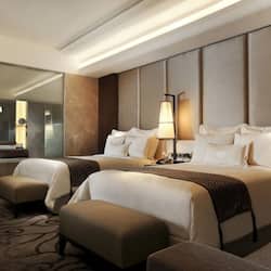 1 bedroom, premium bedding, free minibar, in-room safe