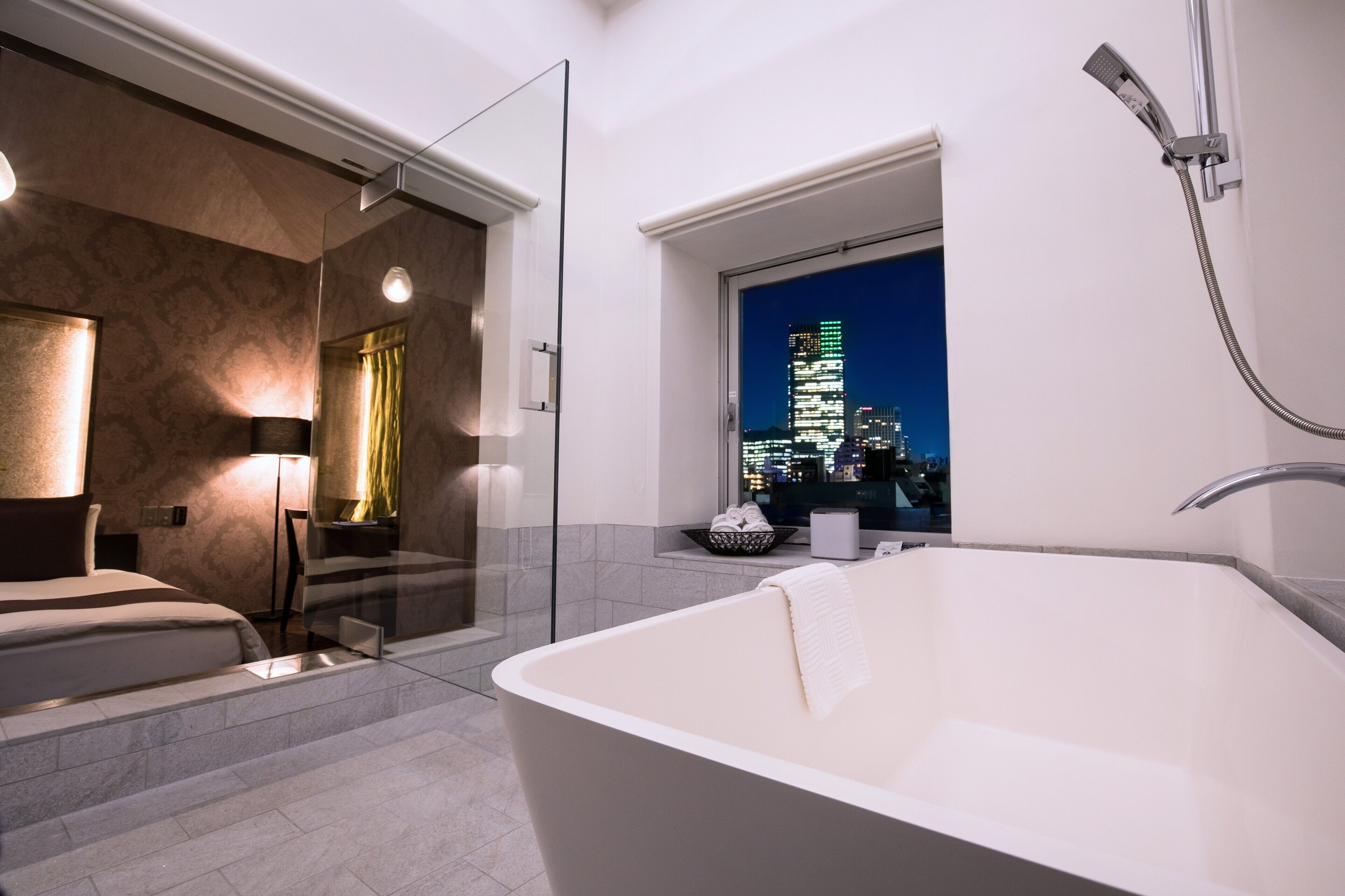Patio Room, Non Smoking | Bathroom | Separate tub and shower, free toiletries, hair dryer, slippers