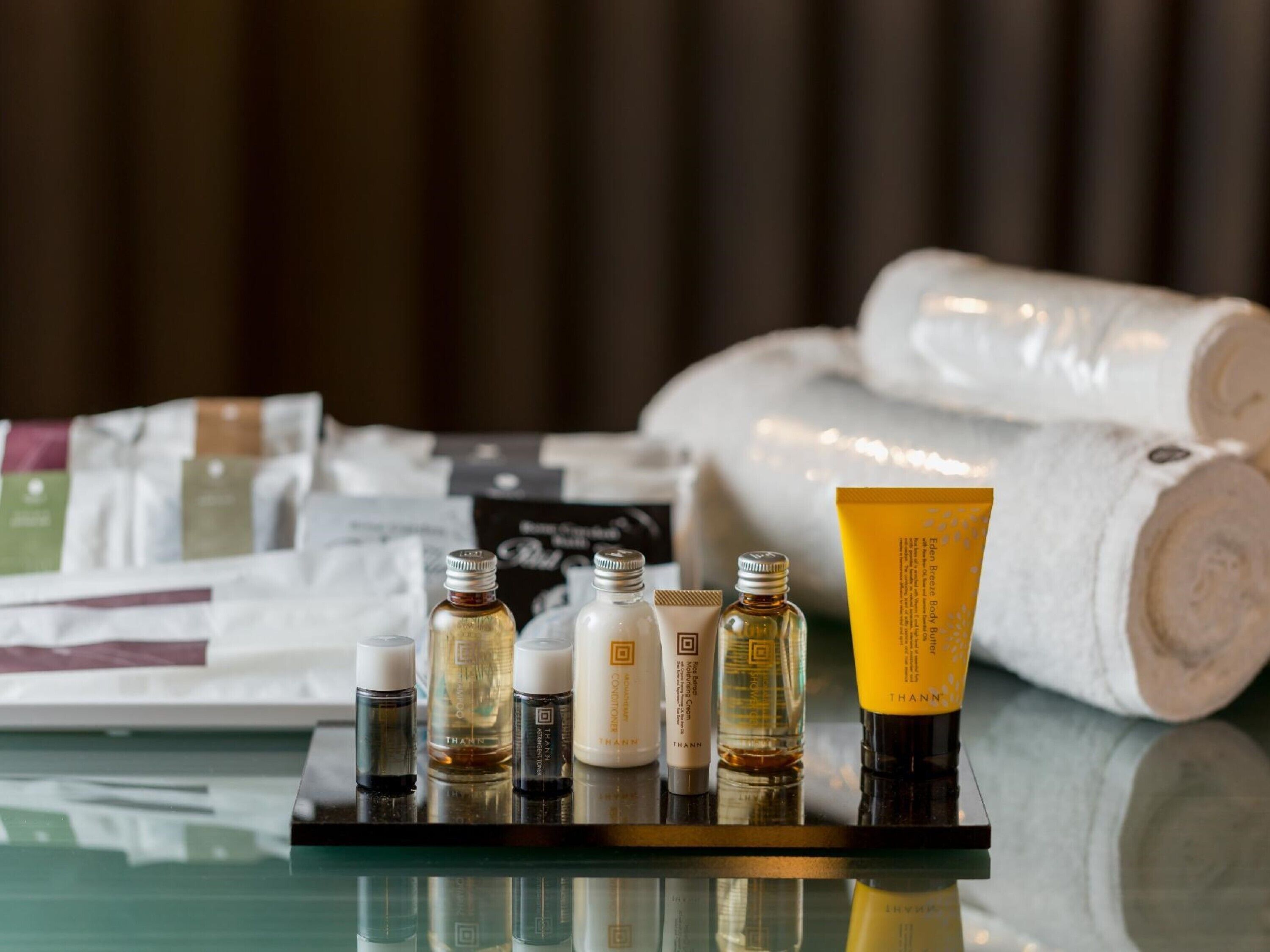 separate bathtub and shower, free toiletries, hair dryer, slippers