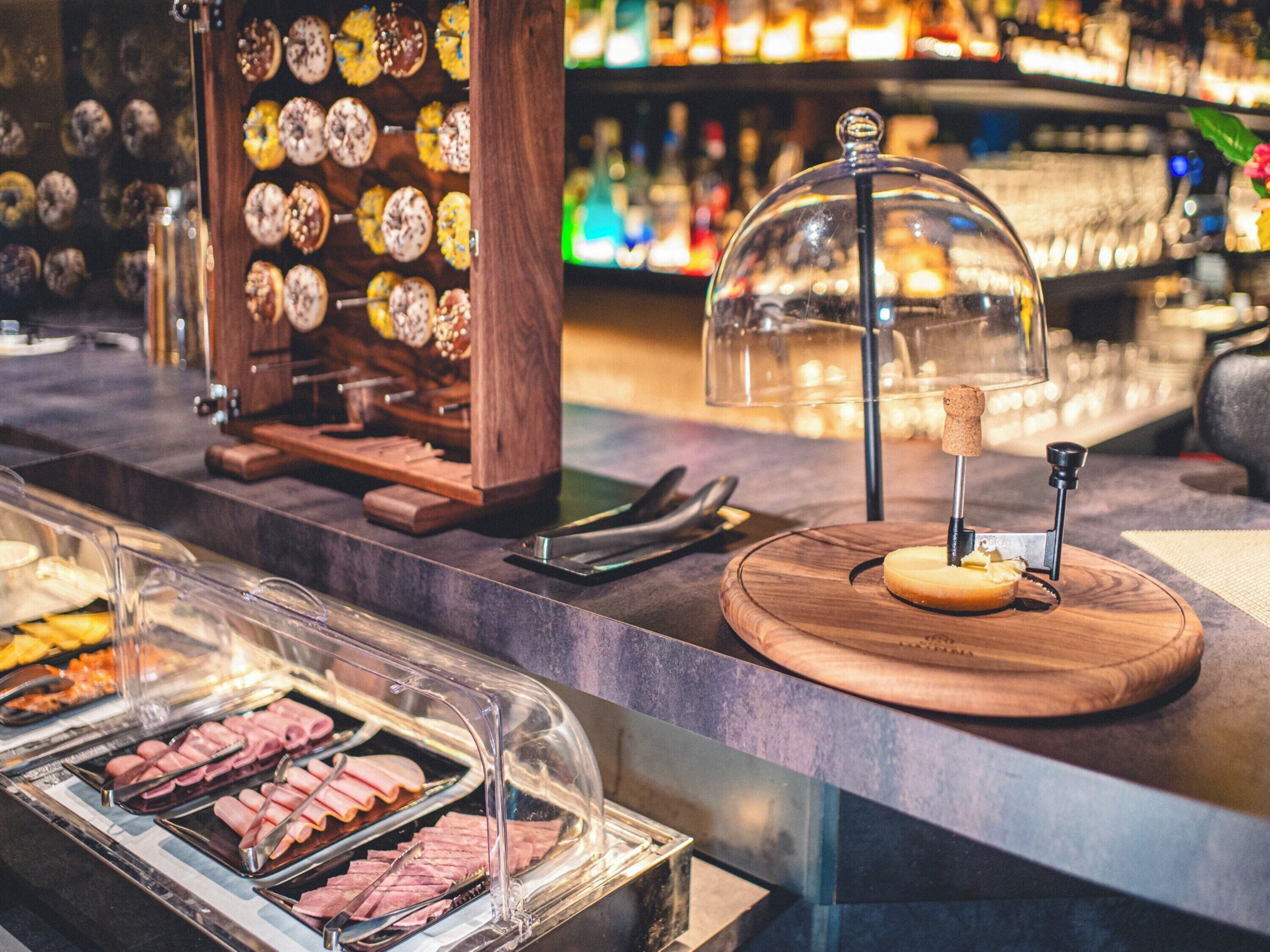 อาหารเช้าแบบบุฟเฟ่ต์ทุกวัน (JPY 3000 ต่อคน)