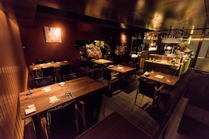 供應早餐、午餐和晚餐,義大利料理