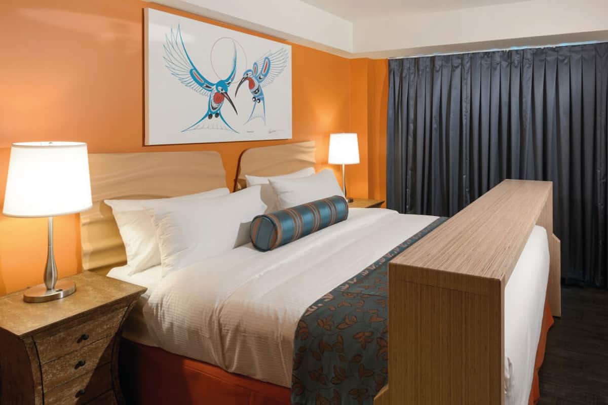 Deluxe kamer, 1 queensize bed | Luxe beddengoed, donzen dekbedden, een kluis op de kamer
