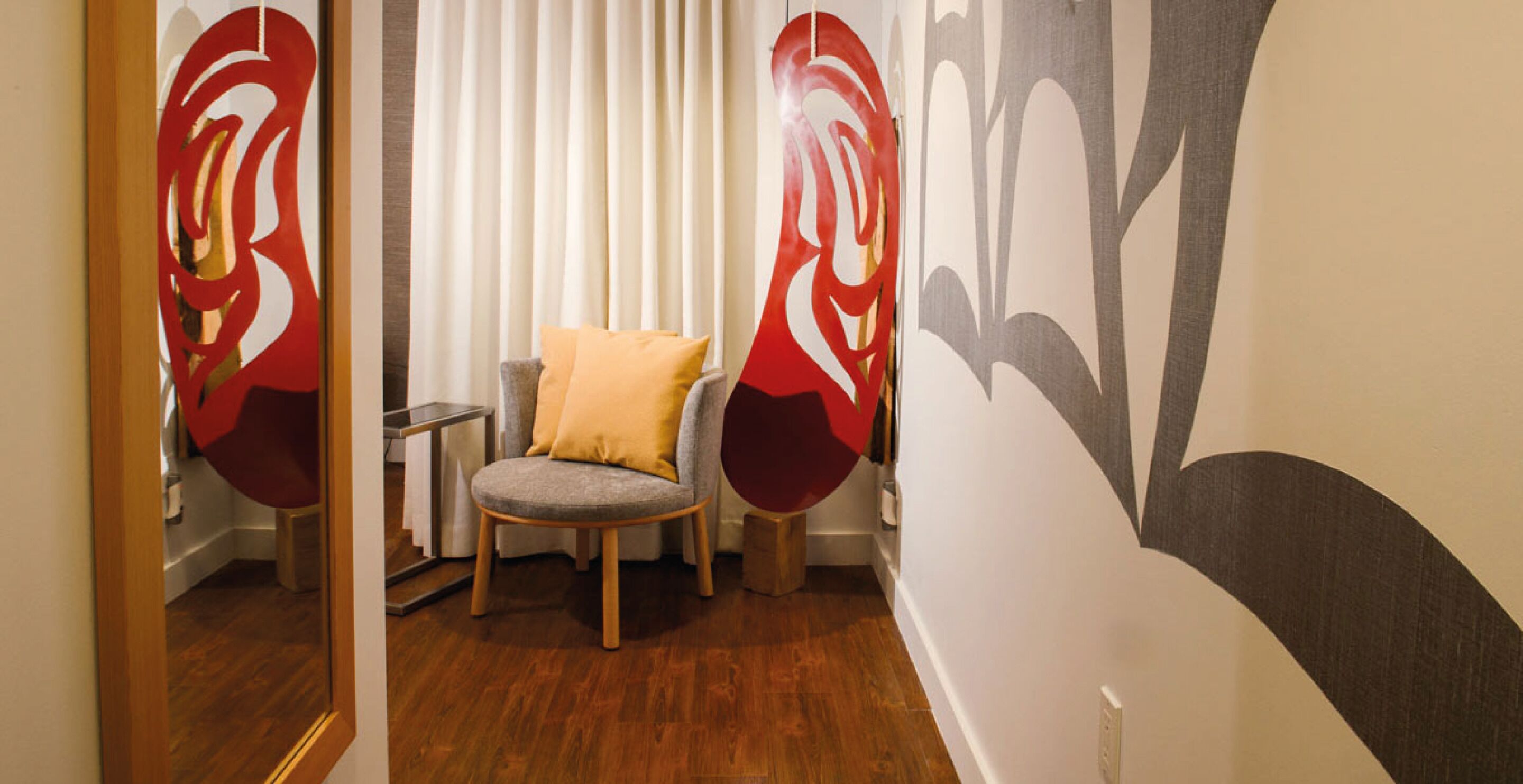 deluxe room, 1 king bed | 1 bedroom, premium bedding, down duvets, in-room safe