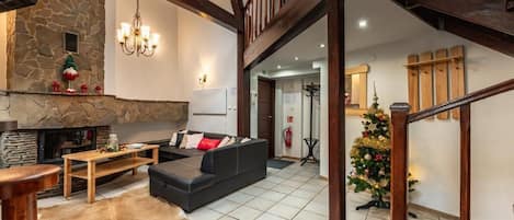 Apartment, 2 Bedrooms | Living room