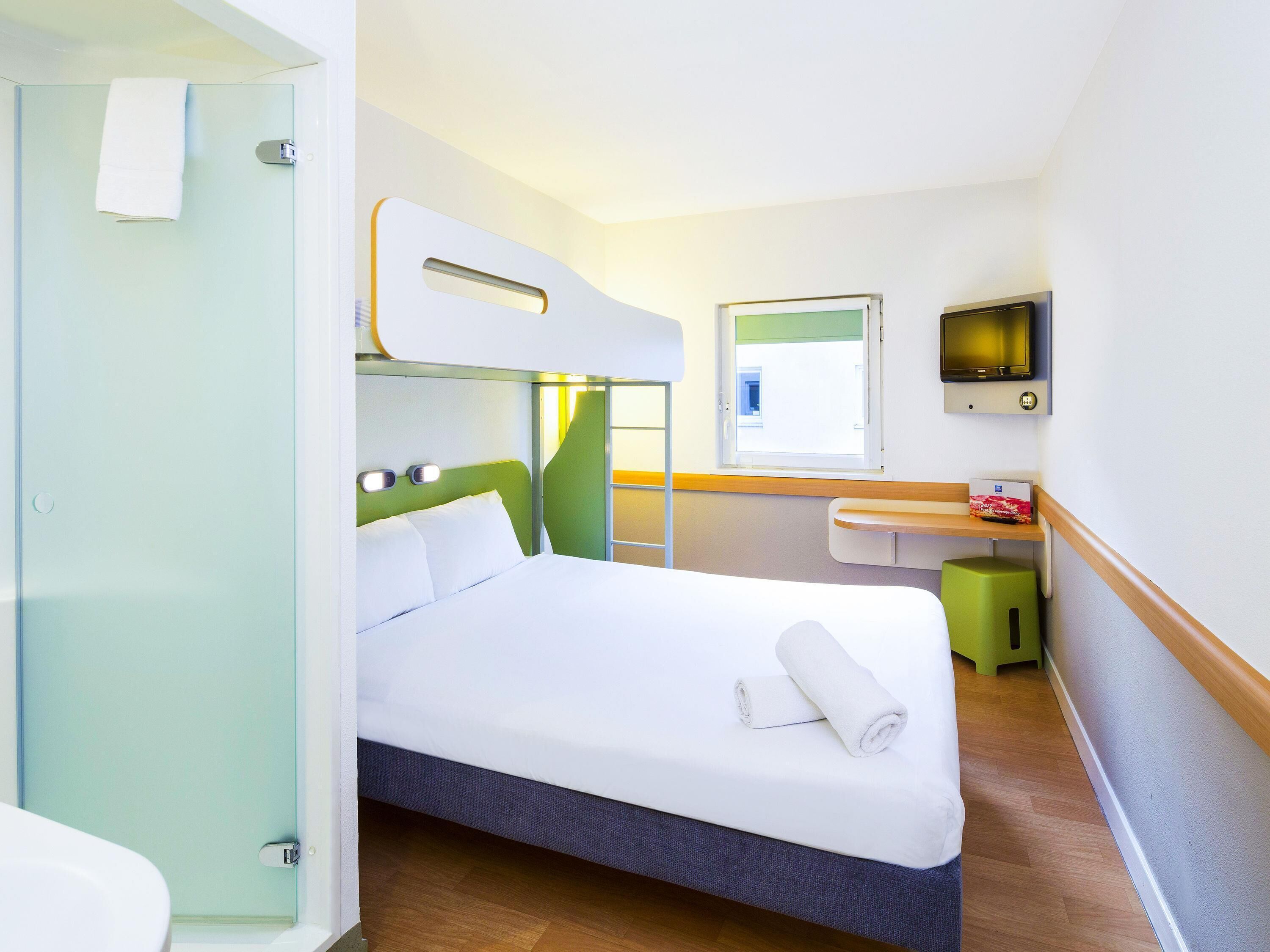 Doppelzimmer | Schreibtisch, kostenlose Babybetten, kostenloses WLAN, Bettwäsche