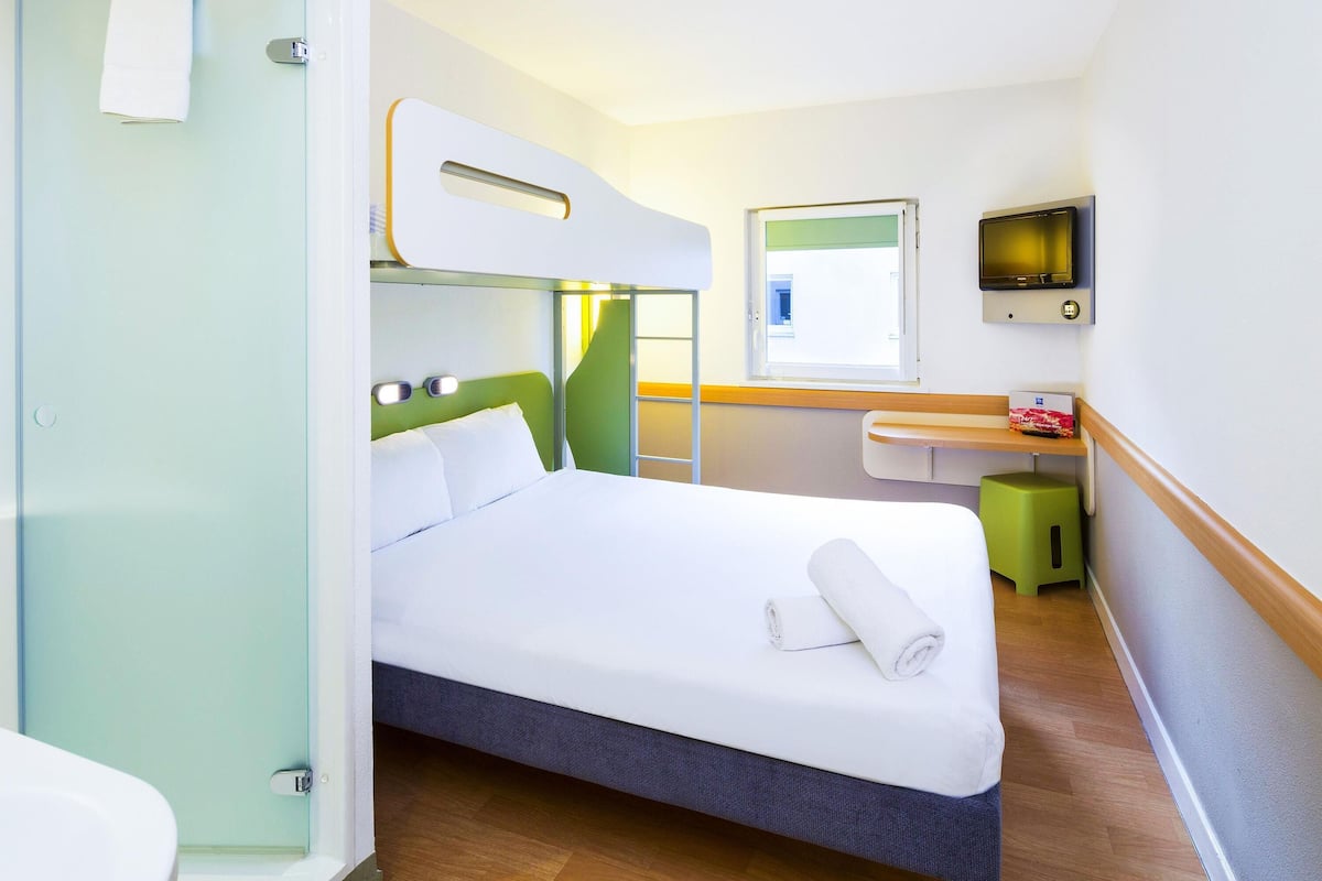 Doppelzimmer | Schreibtisch, kostenlose Babybetten, kostenloses WLAN, Bettwäsche