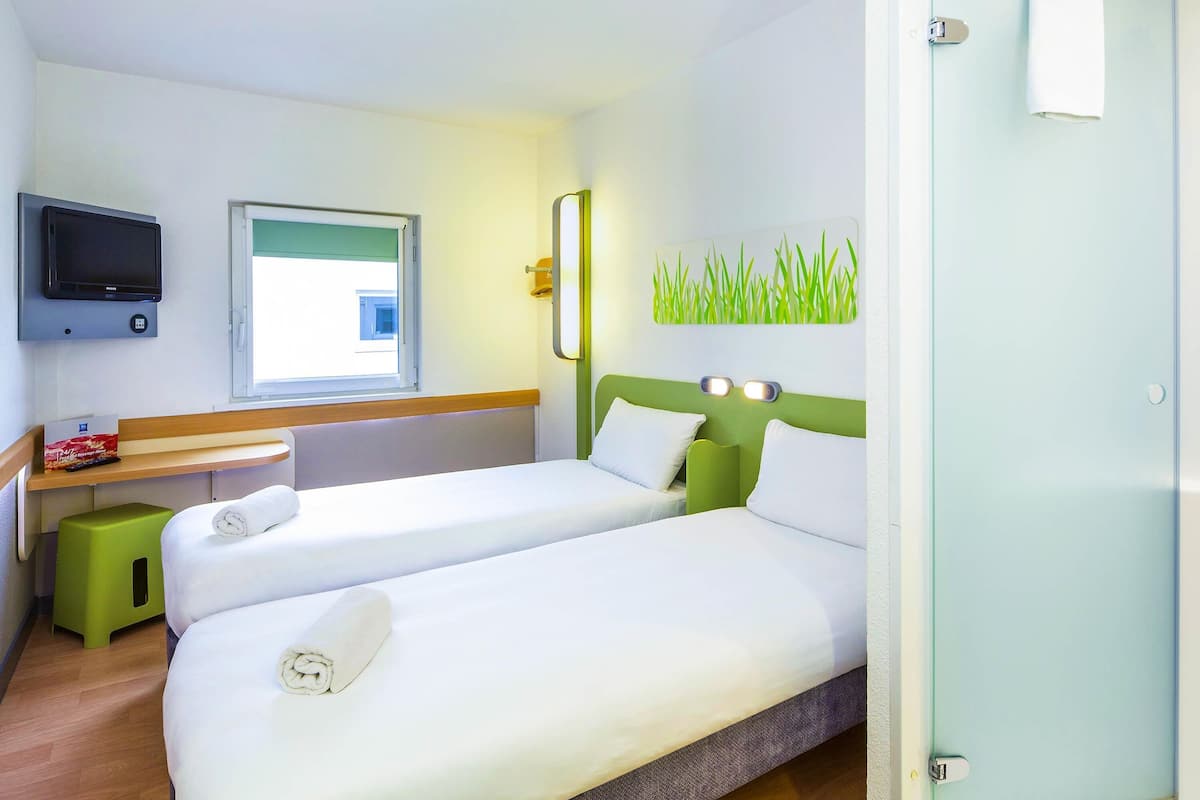 Desk, free cots/infant beds, free WiFi, bed sheets