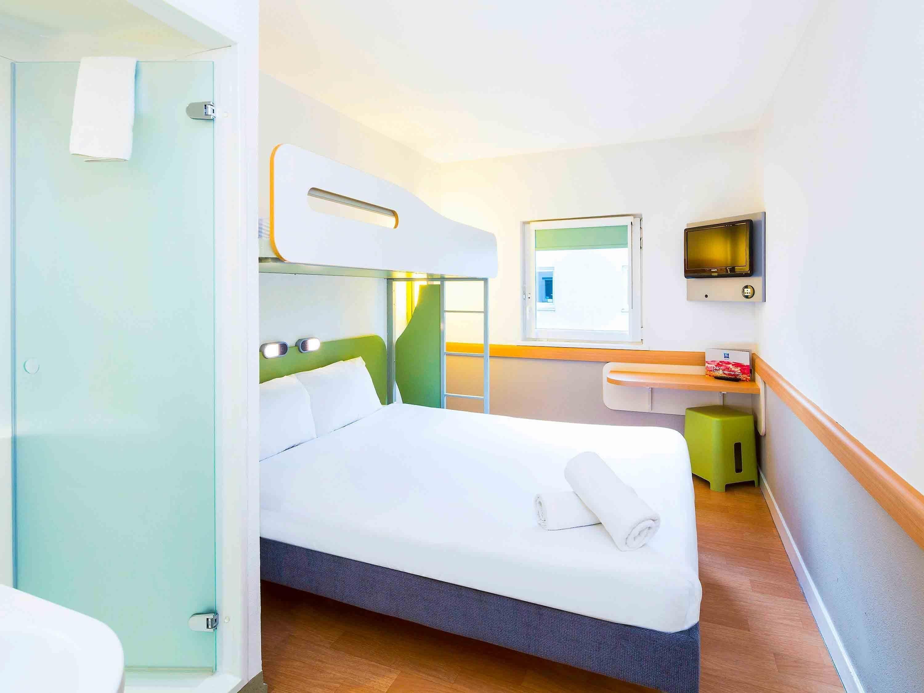 Double Room | Desk, free cots/infant beds, free WiFi, bed sheets