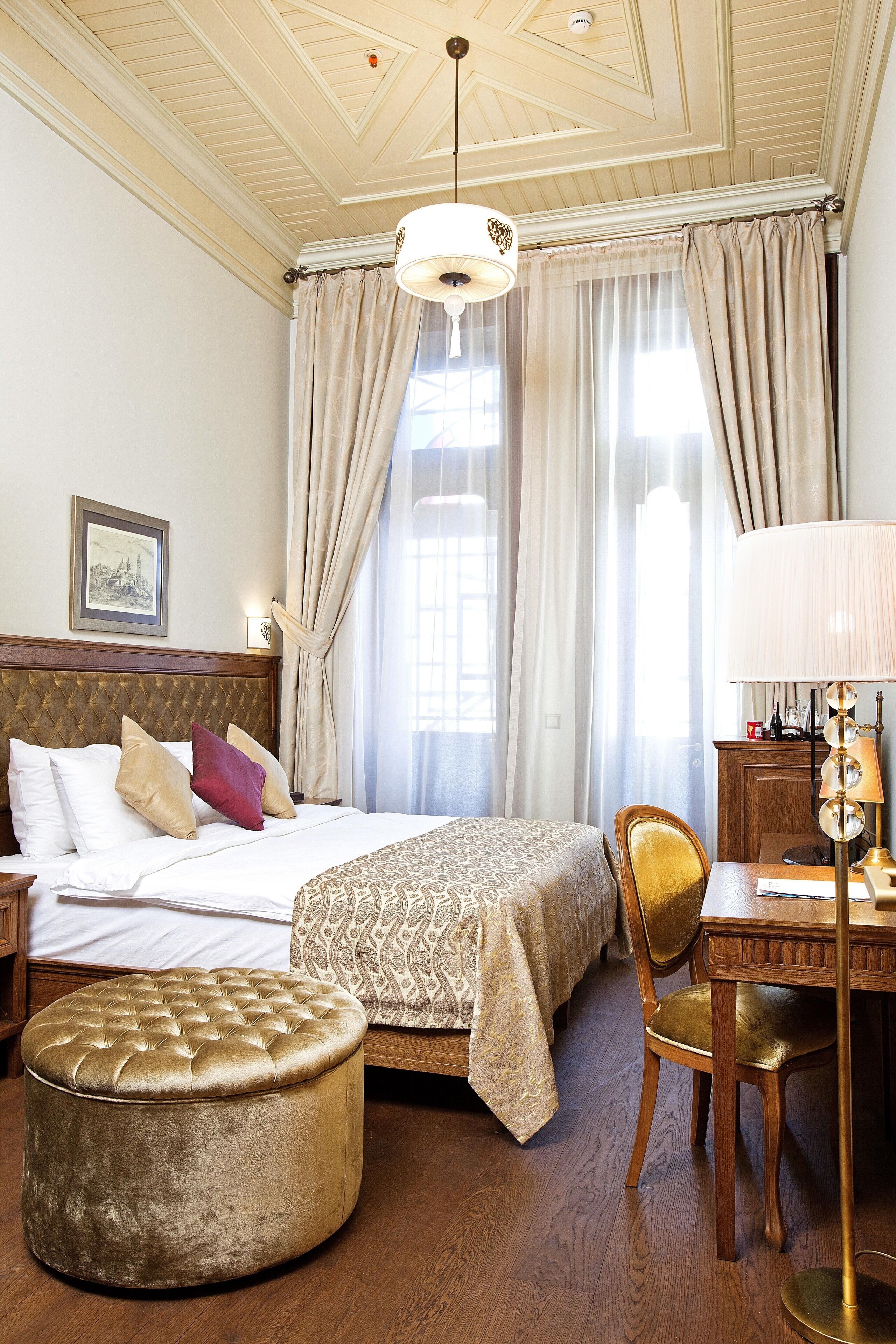 豪華客房 | 低過敏寢具、免費迷你吧物品、客房內保險箱、書桌