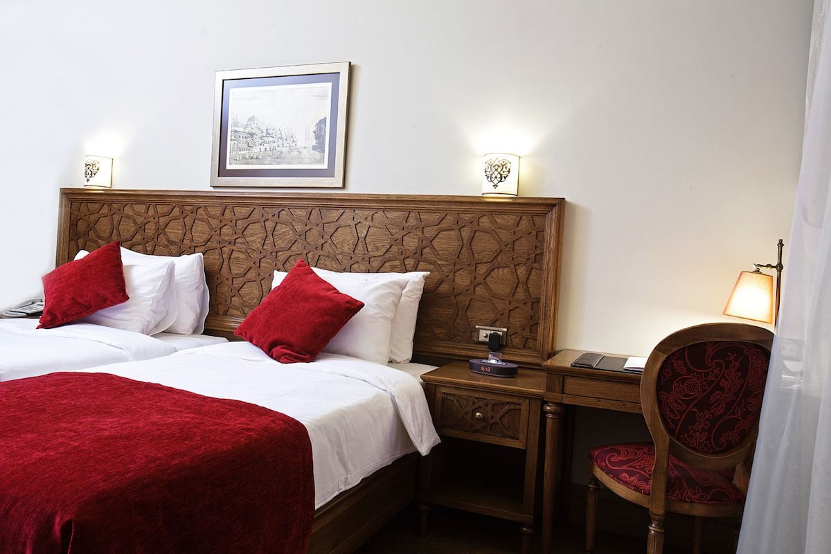 Superior Oda | Anti alerjik yatak takımı, ücretsiz minibar ürünleri, odada kasa, masa