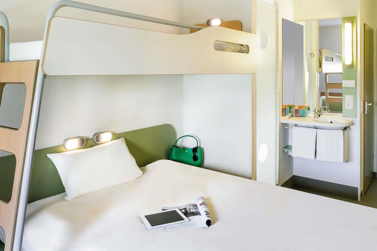 Double Room | Desk, free WiFi, bed sheets