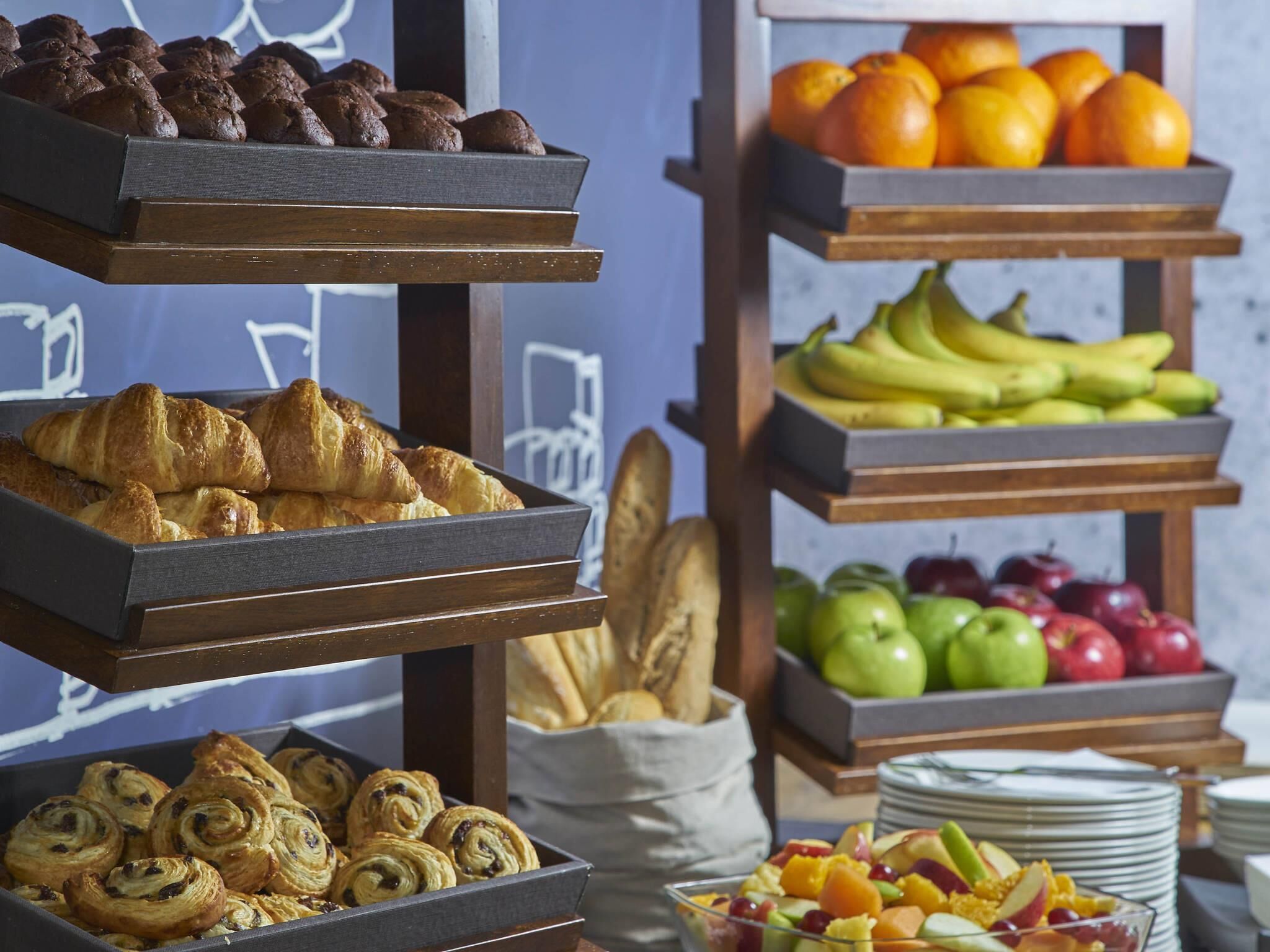 Daily continental breakfast (GBP 9.00 per person)