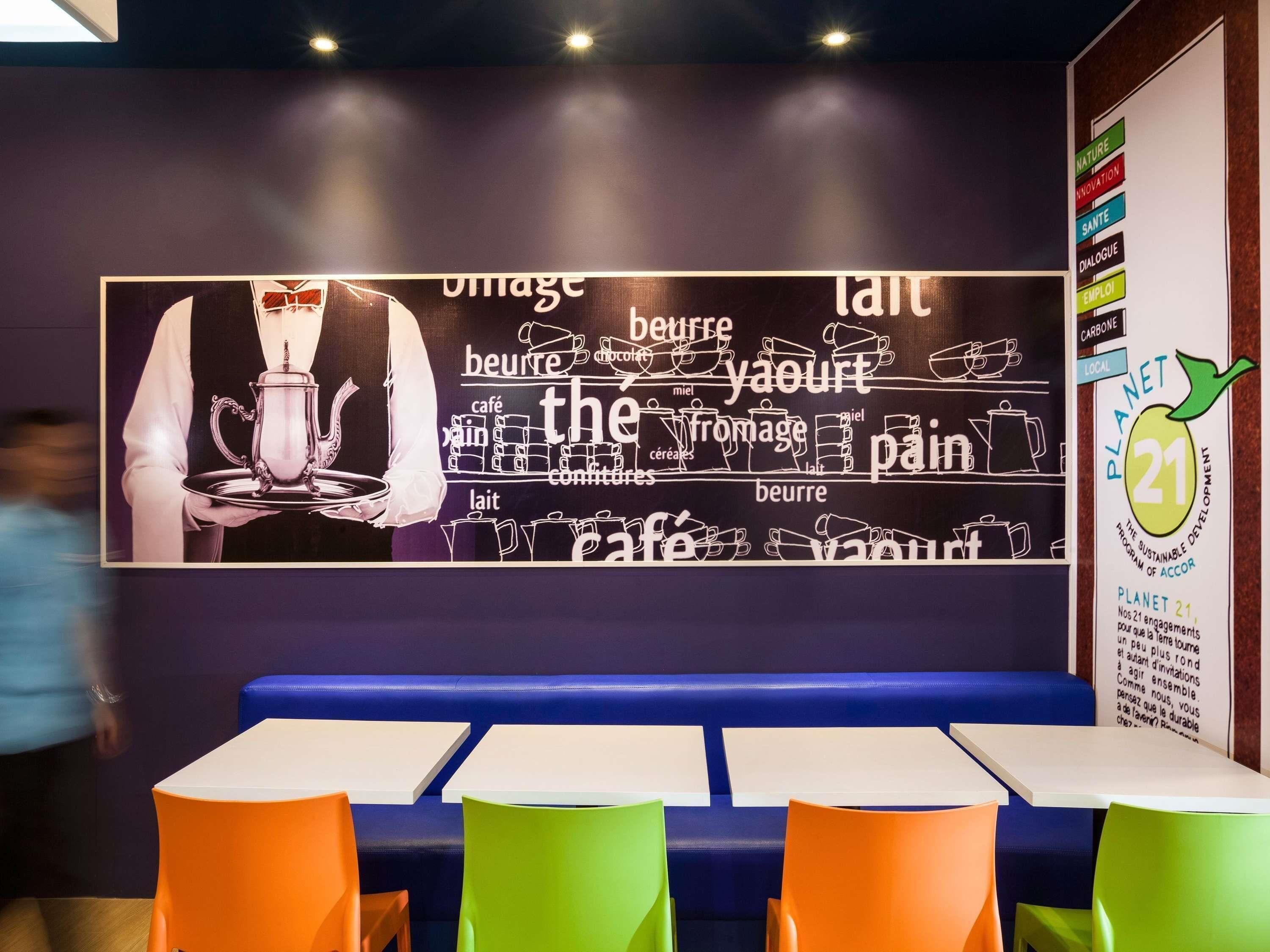 Daily continental breakfast (GBP 9.00 per person)